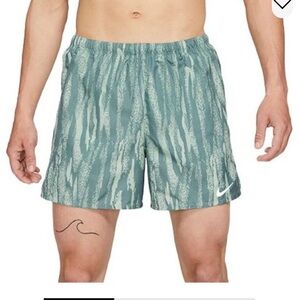 Nike challenger wild run 5 inch shorts